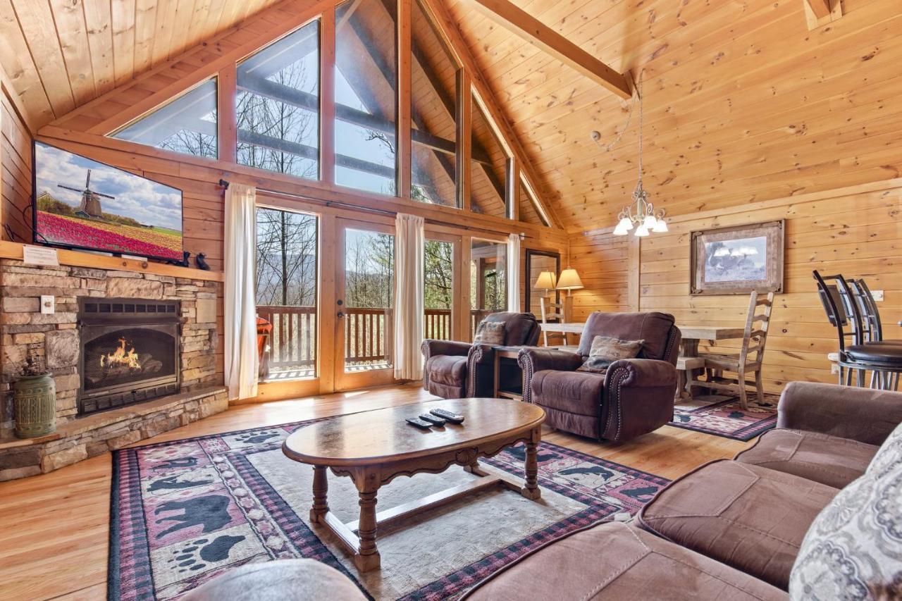Above The Clouds, 4 Bedrooms, Pool Access, Private, Gaming, Sleeps 16 Гетлинбург Екстериор снимка
