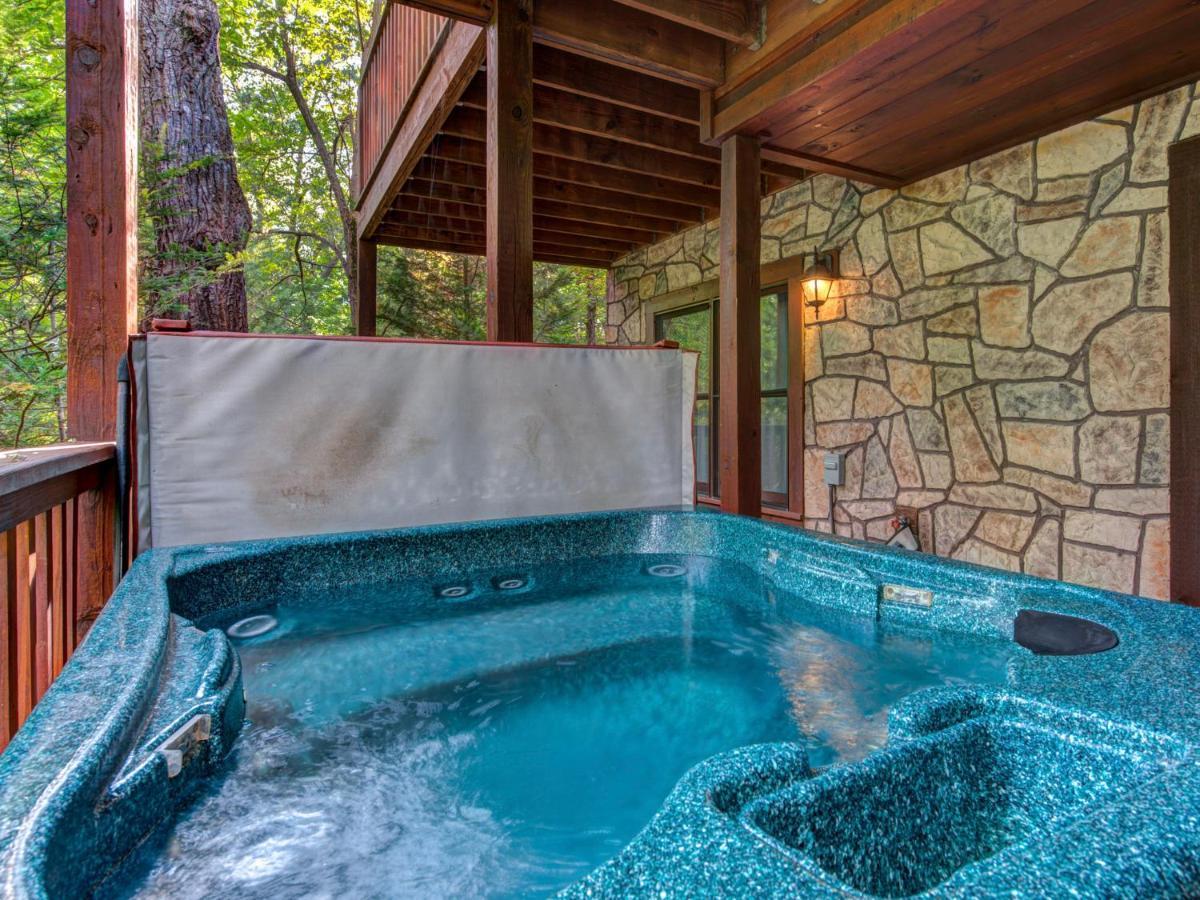 Above The Clouds, 4 Bedrooms, Pool Access, Private, Gaming, Sleeps 16 Гетлинбург Екстериор снимка