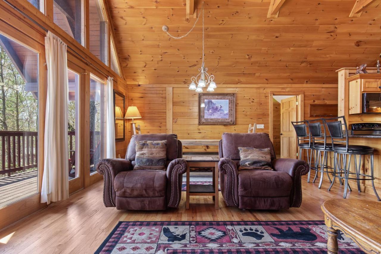 Above The Clouds, 4 Bedrooms, Pool Access, Private, Gaming, Sleeps 16 Гетлинбург Екстериор снимка