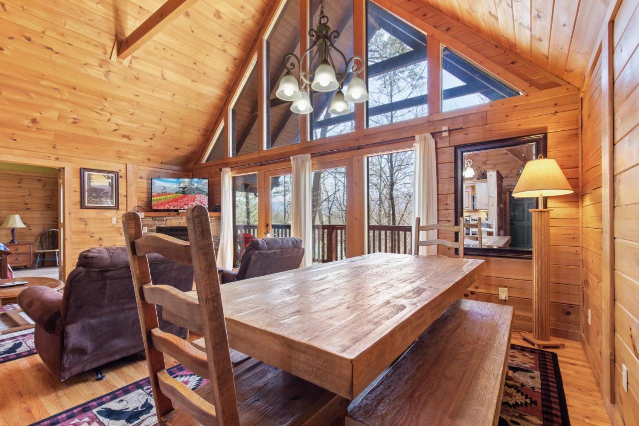 Above The Clouds, 4 Bedrooms, Pool Access, Private, Gaming, Sleeps 16 Гетлинбург Екстериор снимка