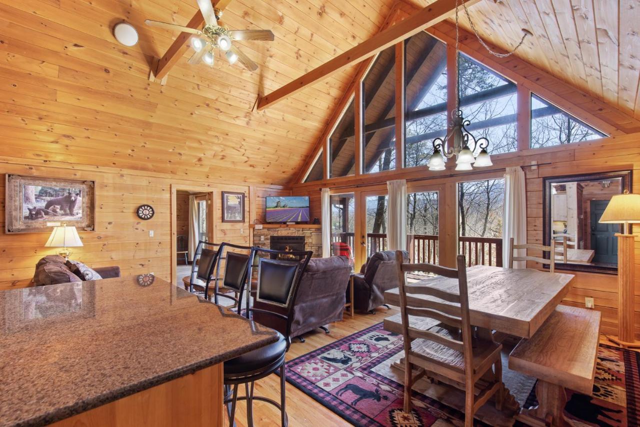 Above The Clouds, 4 Bedrooms, Pool Access, Private, Gaming, Sleeps 16 Гетлинбург Екстериор снимка
