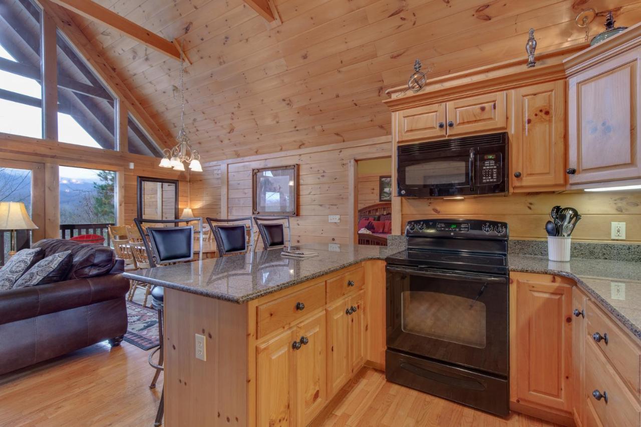 Above The Clouds, 4 Bedrooms, Pool Access, Private, Gaming, Sleeps 16 Гетлинбург Екстериор снимка
