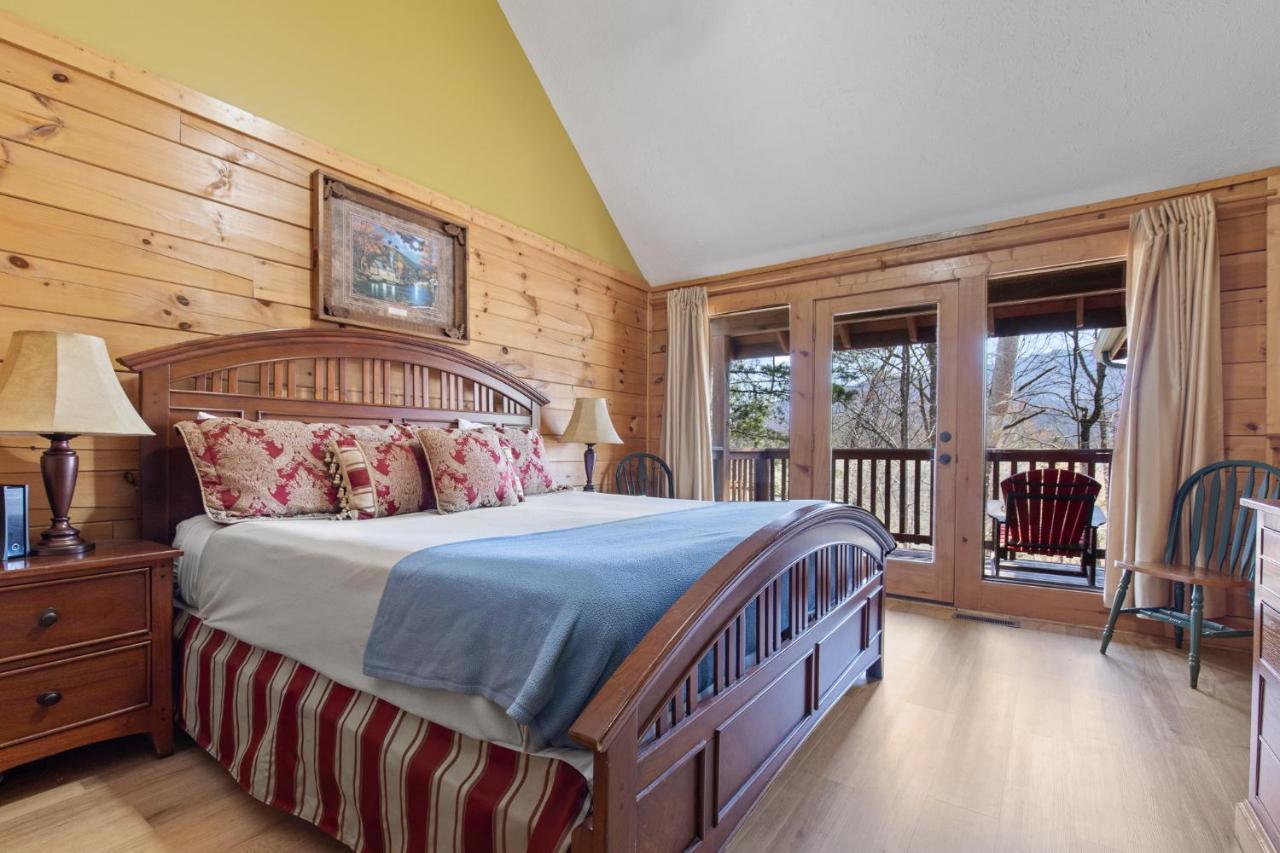 Above The Clouds, 4 Bedrooms, Pool Access, Private, Gaming, Sleeps 16 Гетлинбург Екстериор снимка