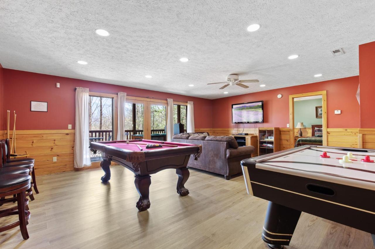 Above The Clouds, 4 Bedrooms, Pool Access, Private, Gaming, Sleeps 16 Гетлинбург Екстериор снимка