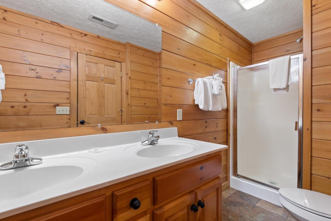 Above The Clouds, 4 Bedrooms, Pool Access, Private, Gaming, Sleeps 16 Гетлинбург Екстериор снимка