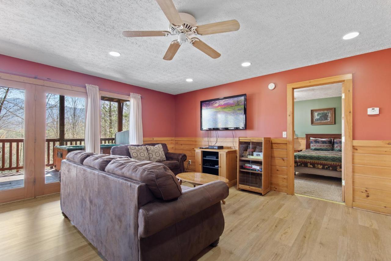 Above The Clouds, 4 Bedrooms, Pool Access, Private, Gaming, Sleeps 16 Гетлинбург Екстериор снимка