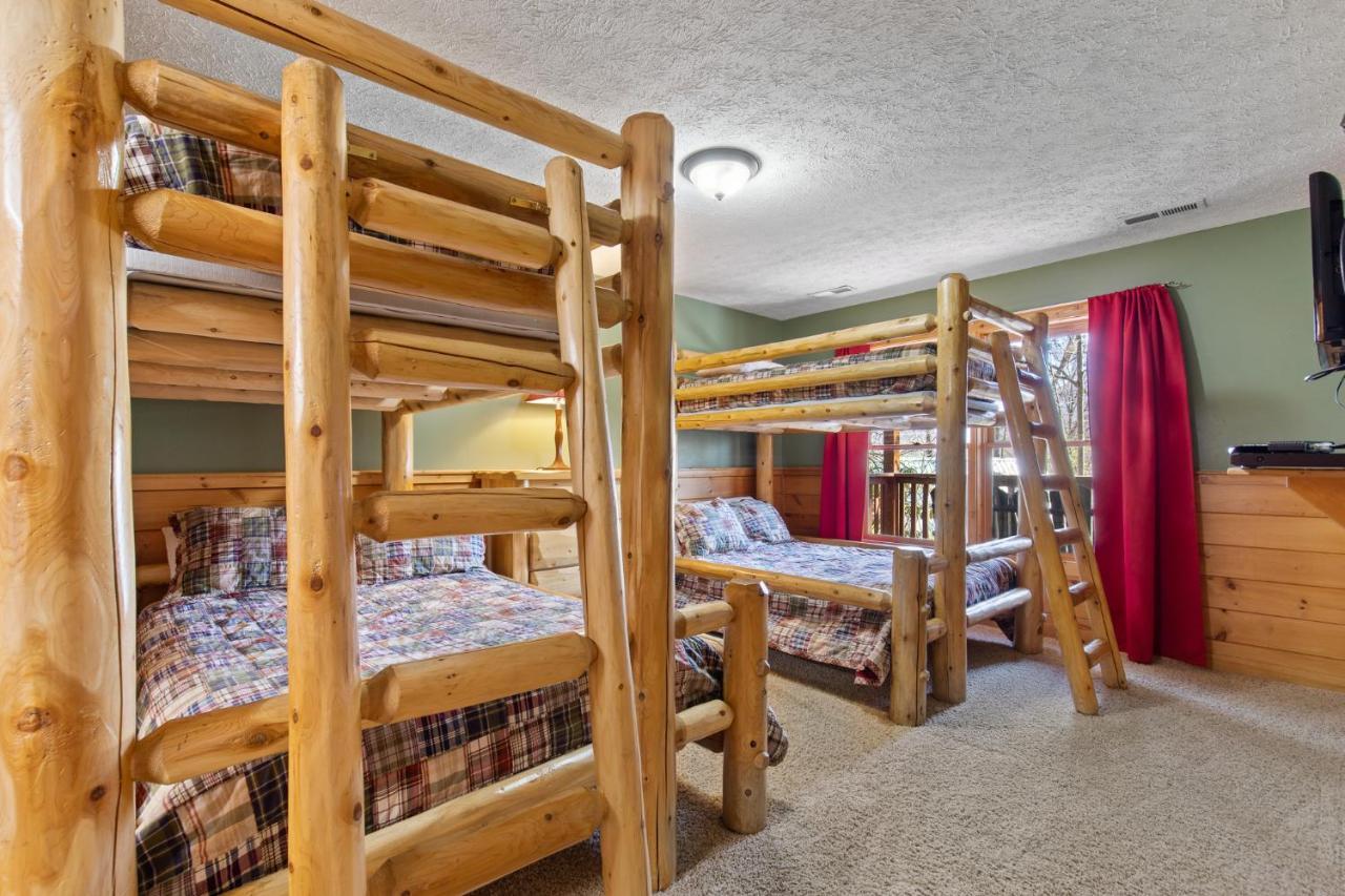 Above The Clouds, 4 Bedrooms, Pool Access, Private, Gaming, Sleeps 16 Гетлинбург Екстериор снимка