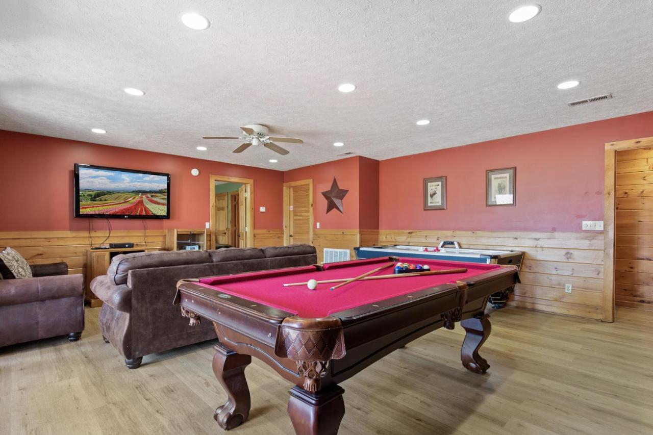 Above The Clouds, 4 Bedrooms, Pool Access, Private, Gaming, Sleeps 16 Гетлинбург Екстериор снимка