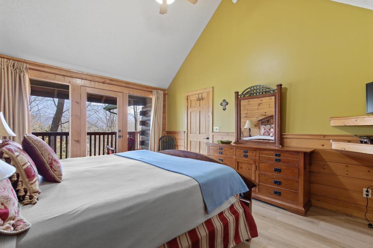 Above The Clouds, 4 Bedrooms, Pool Access, Private, Gaming, Sleeps 16 Гетлинбург Екстериор снимка