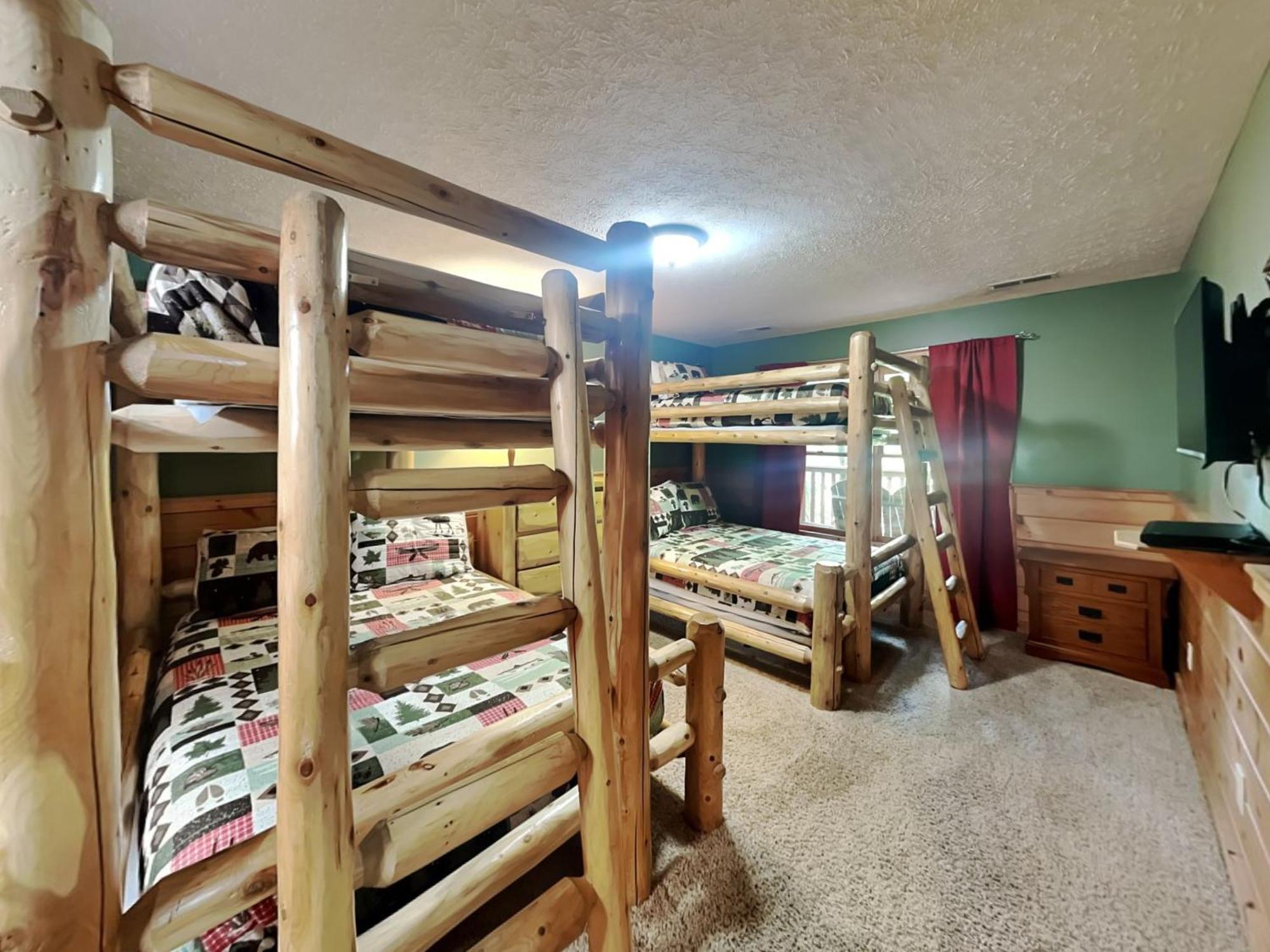 Above The Clouds, 4 Bedrooms, Pool Access, Private, Gaming, Sleeps 16 Гетлинбург Екстериор снимка