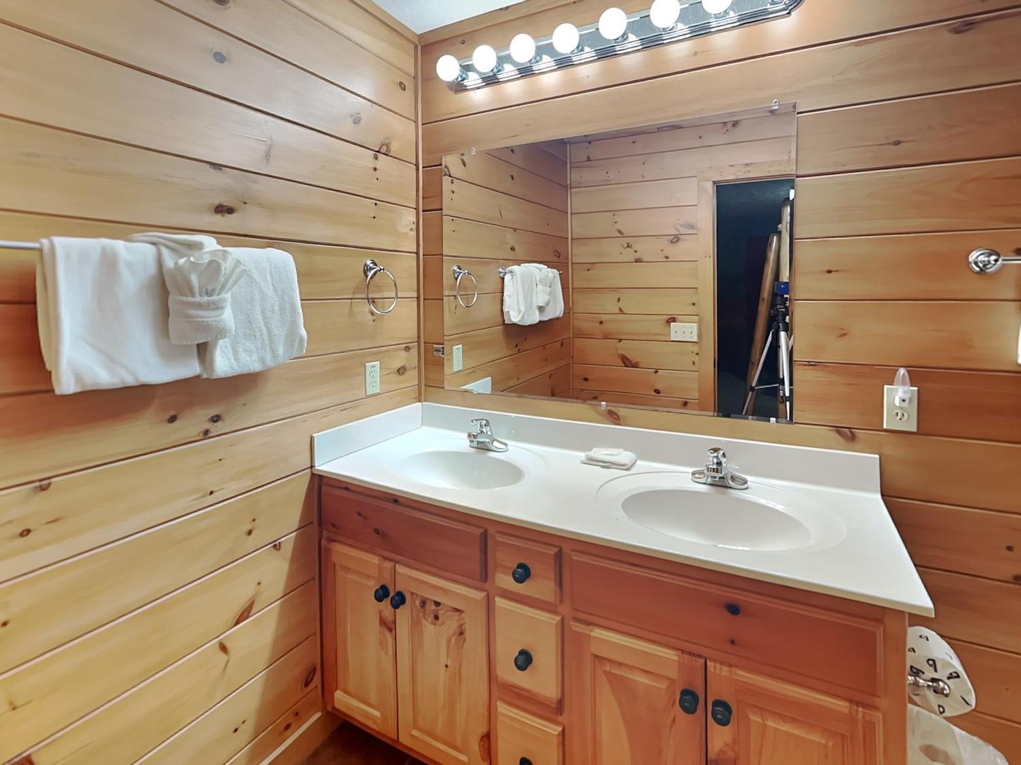 Above The Clouds, 4 Bedrooms, Pool Access, Private, Gaming, Sleeps 16 Гетлинбург Екстериор снимка