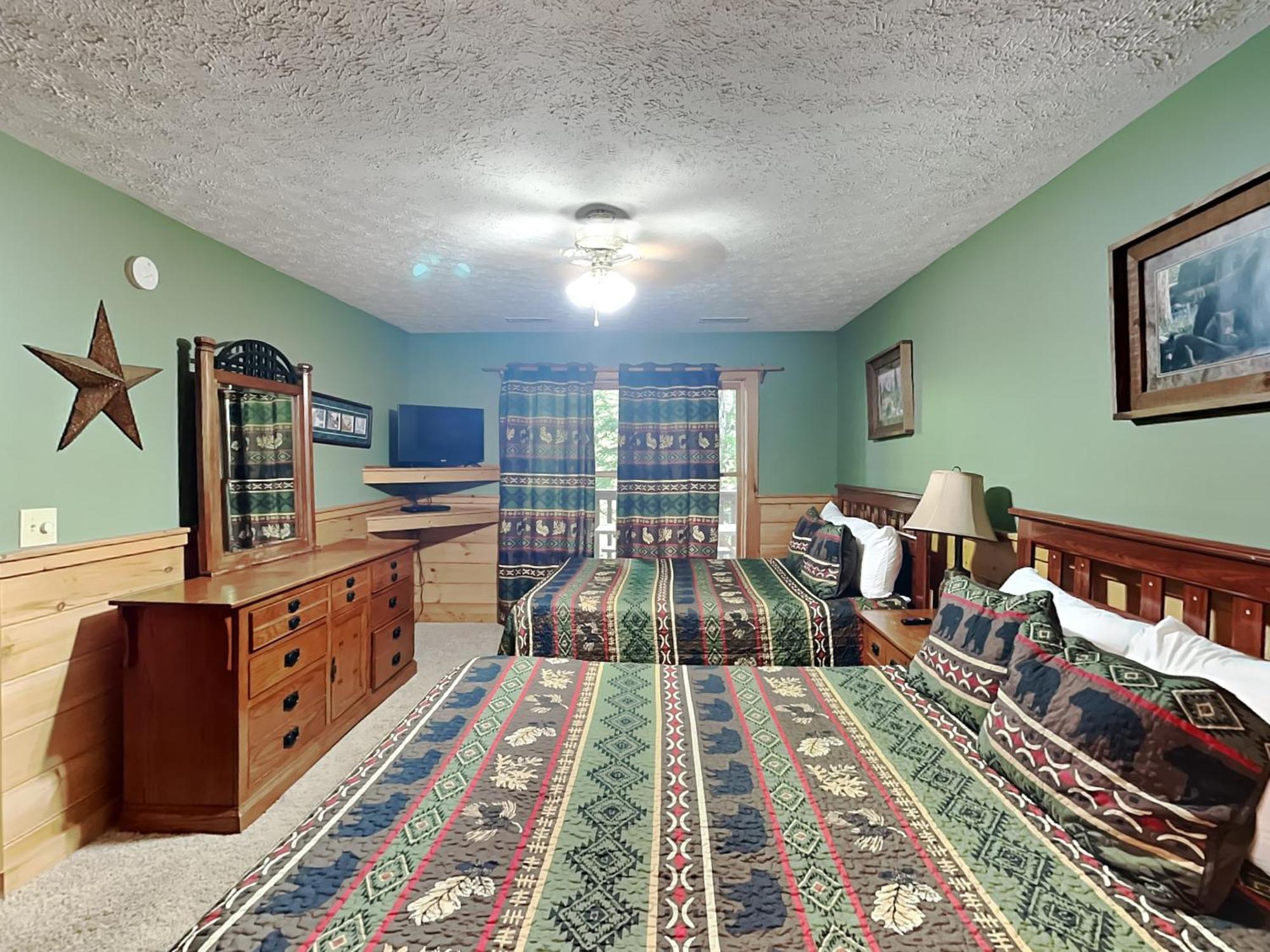 Above The Clouds, 4 Bedrooms, Pool Access, Private, Gaming, Sleeps 16 Гетлинбург Екстериор снимка